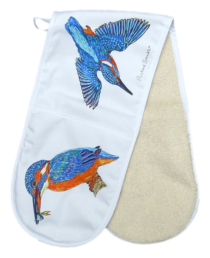 Kingfisher Cotton Oven Gloves in use