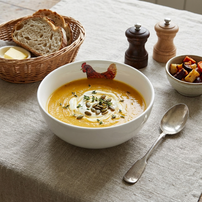 Hen 16cm Bowl table setting
